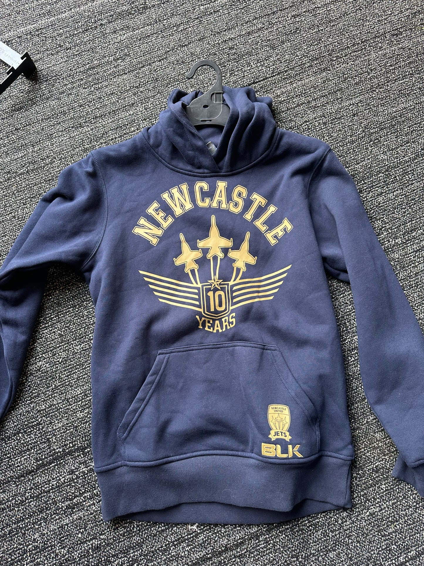 PRE LOVED KIDS NEWCASTLE JETS 10 YEAR HOODIE