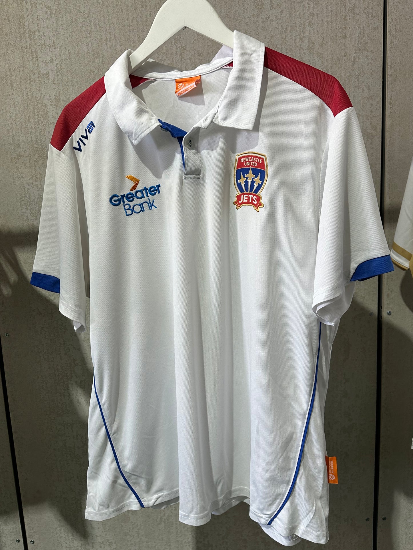 PRE LOVED NEWCASTLE JETS VIVA MENS SUPPORTER POLO