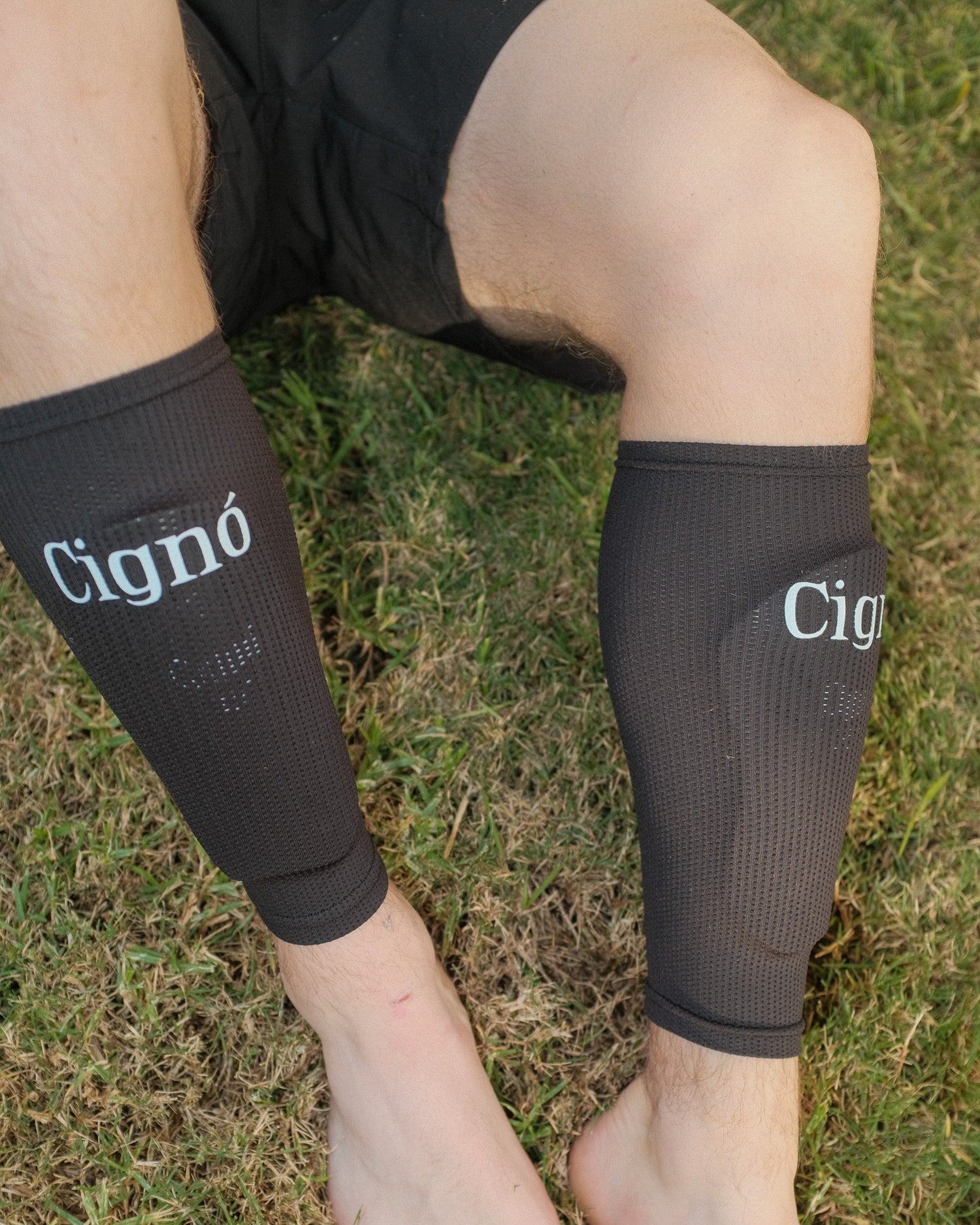CIGNO PRO SHIN PADS WITH SLEEVE
