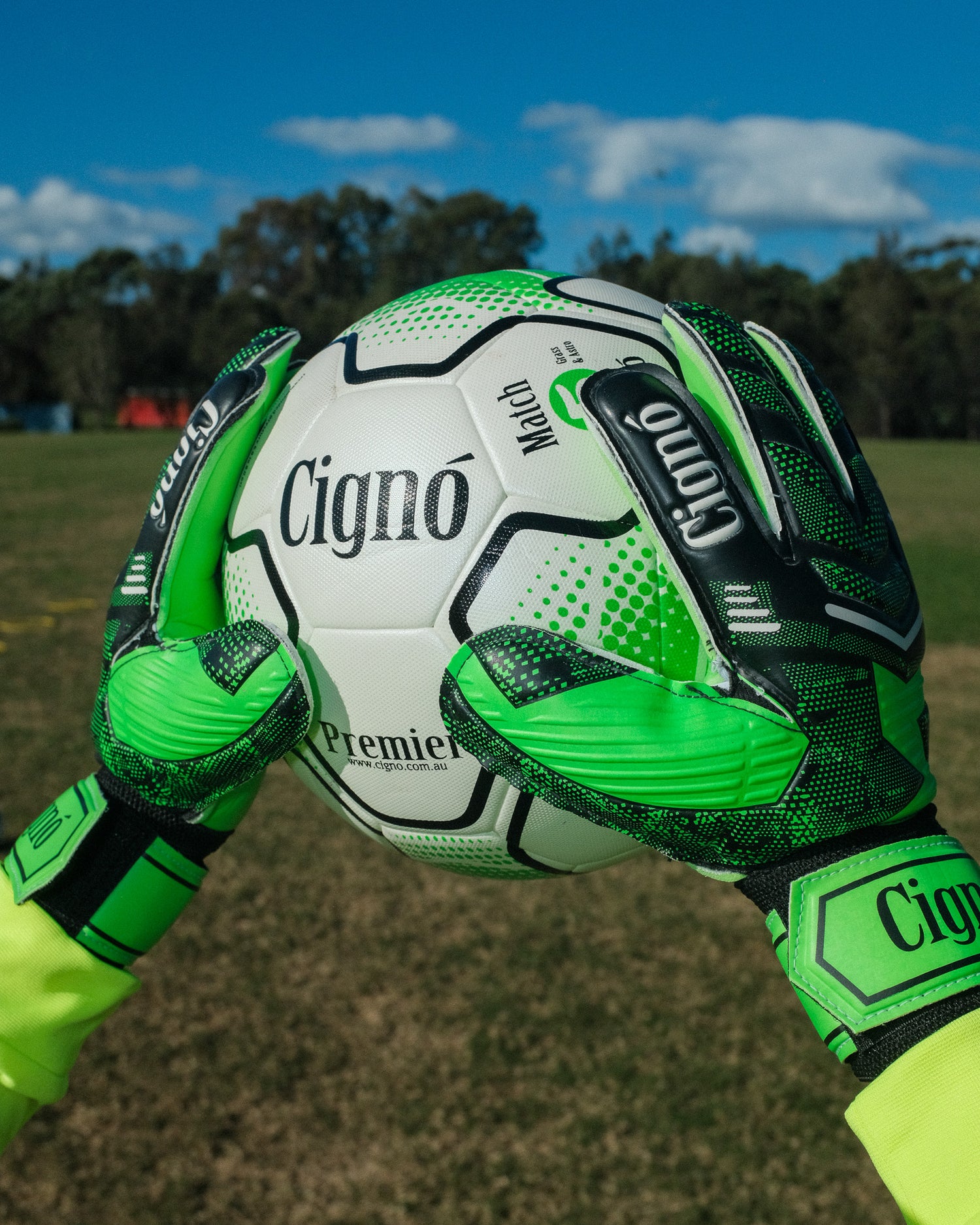 CLUB GOALKEEPER GLOVES - ROLL FINGER CUT