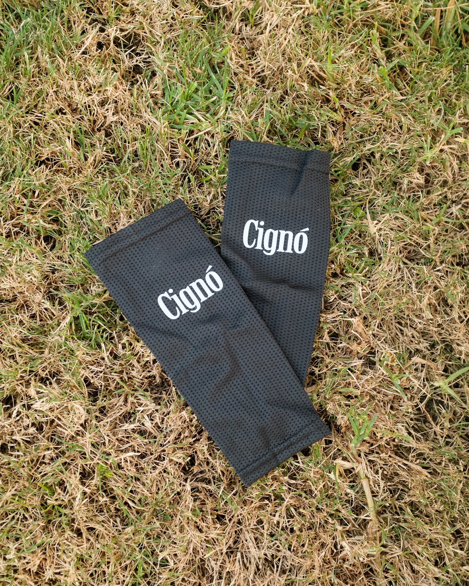 CIGNO PRO SHIN PADS WITH SLEEVE