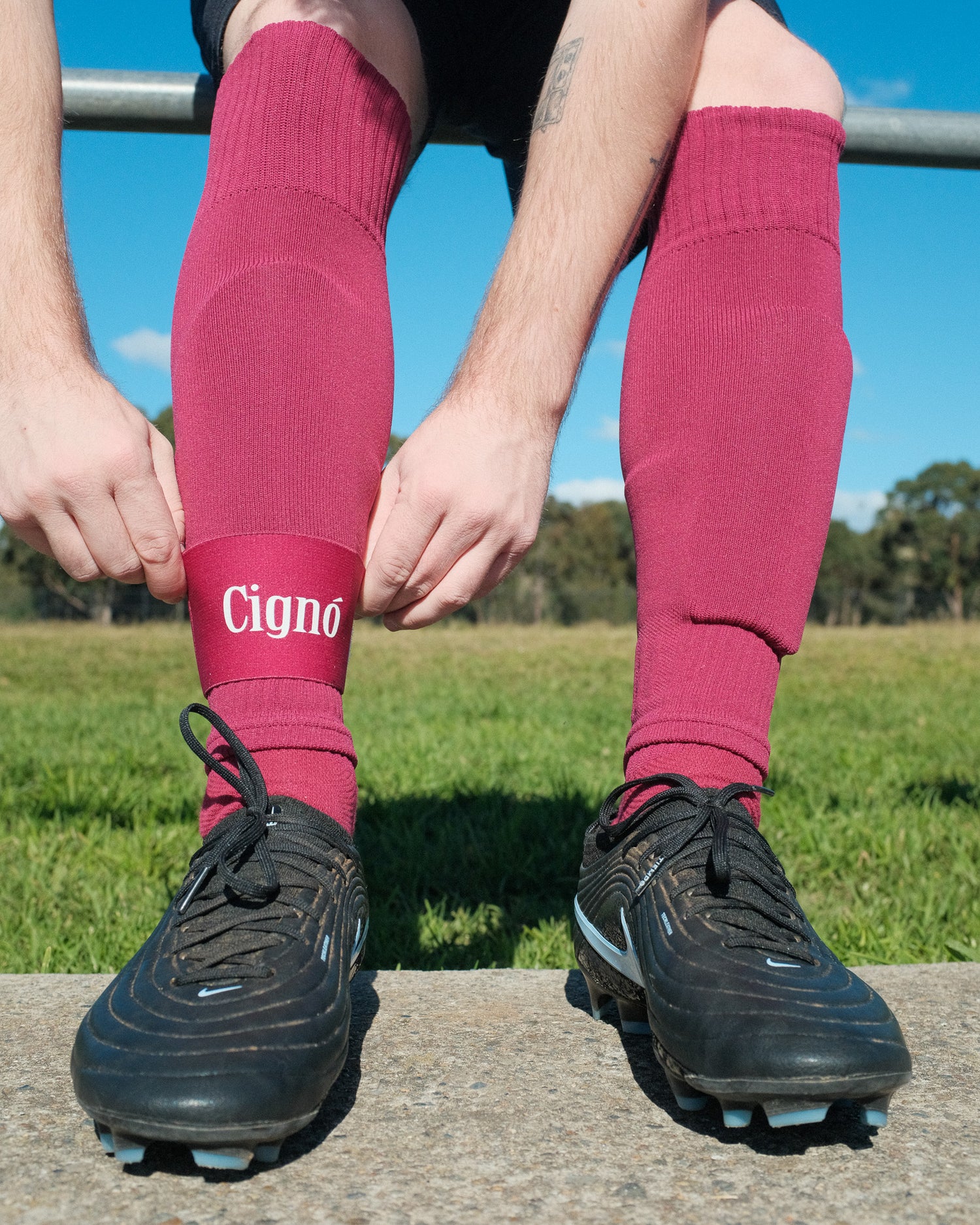 MAROON SHIN GUARD STAYS