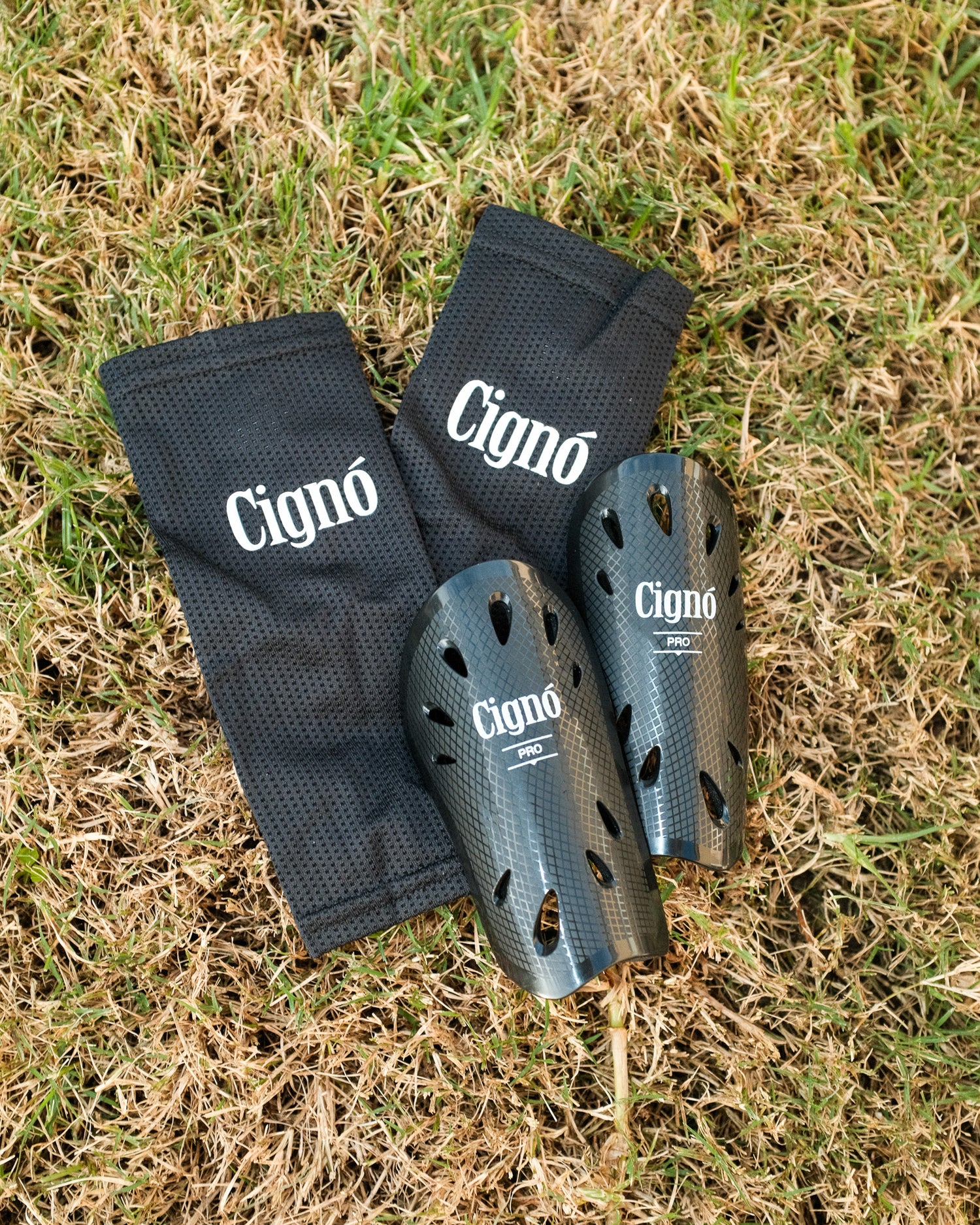 CIGNO PRO SHIN PADS WITH SLEEVE