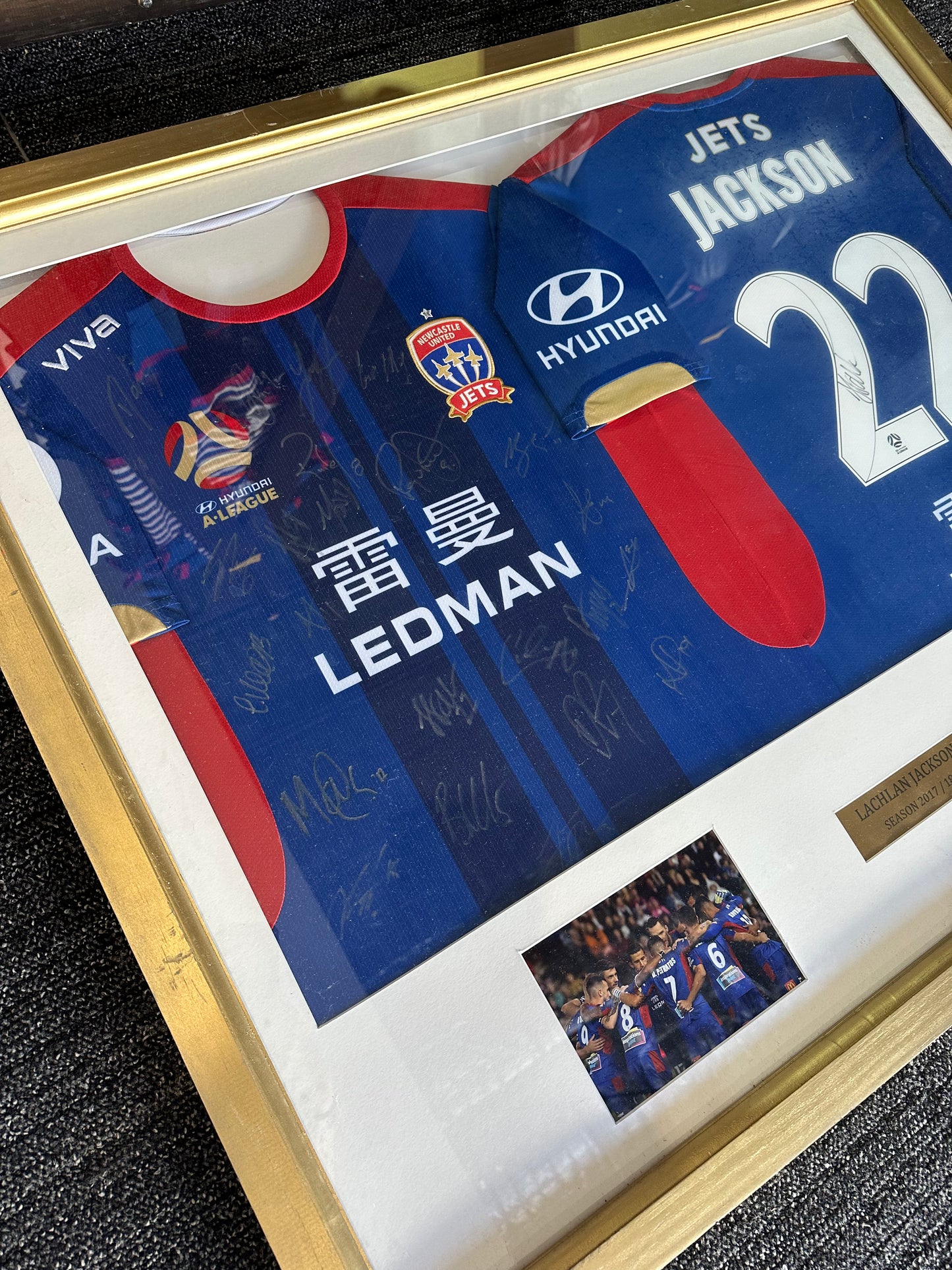 NEWCASLTE JETS FRAMED SIGNED 2018 GRAND FINAL JERSEY