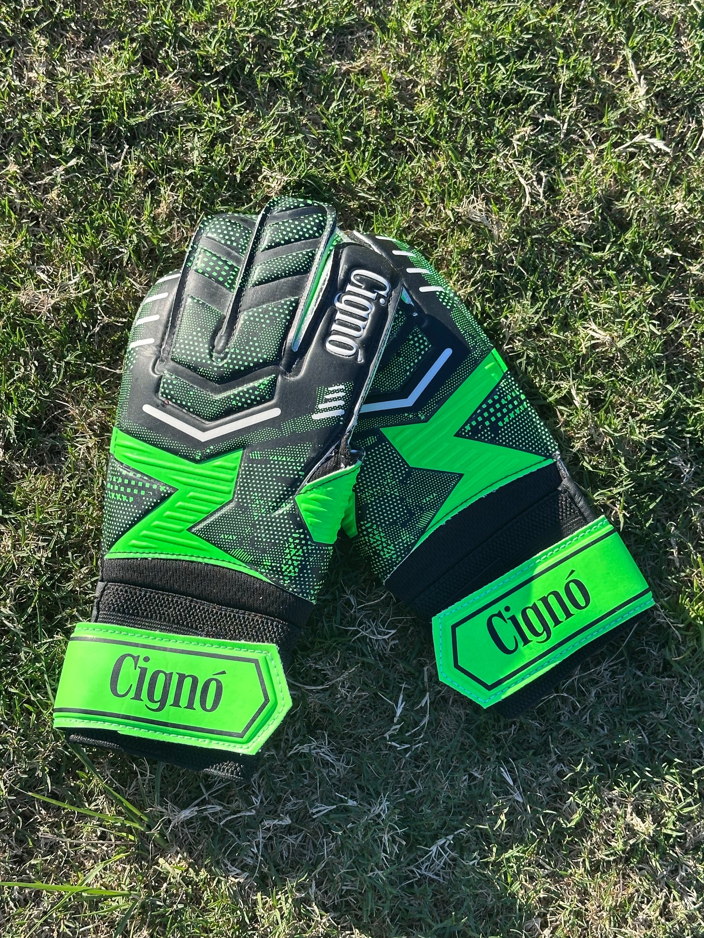 CLUB GOALKEEPER GLOVES - ROLL FINGER CUT