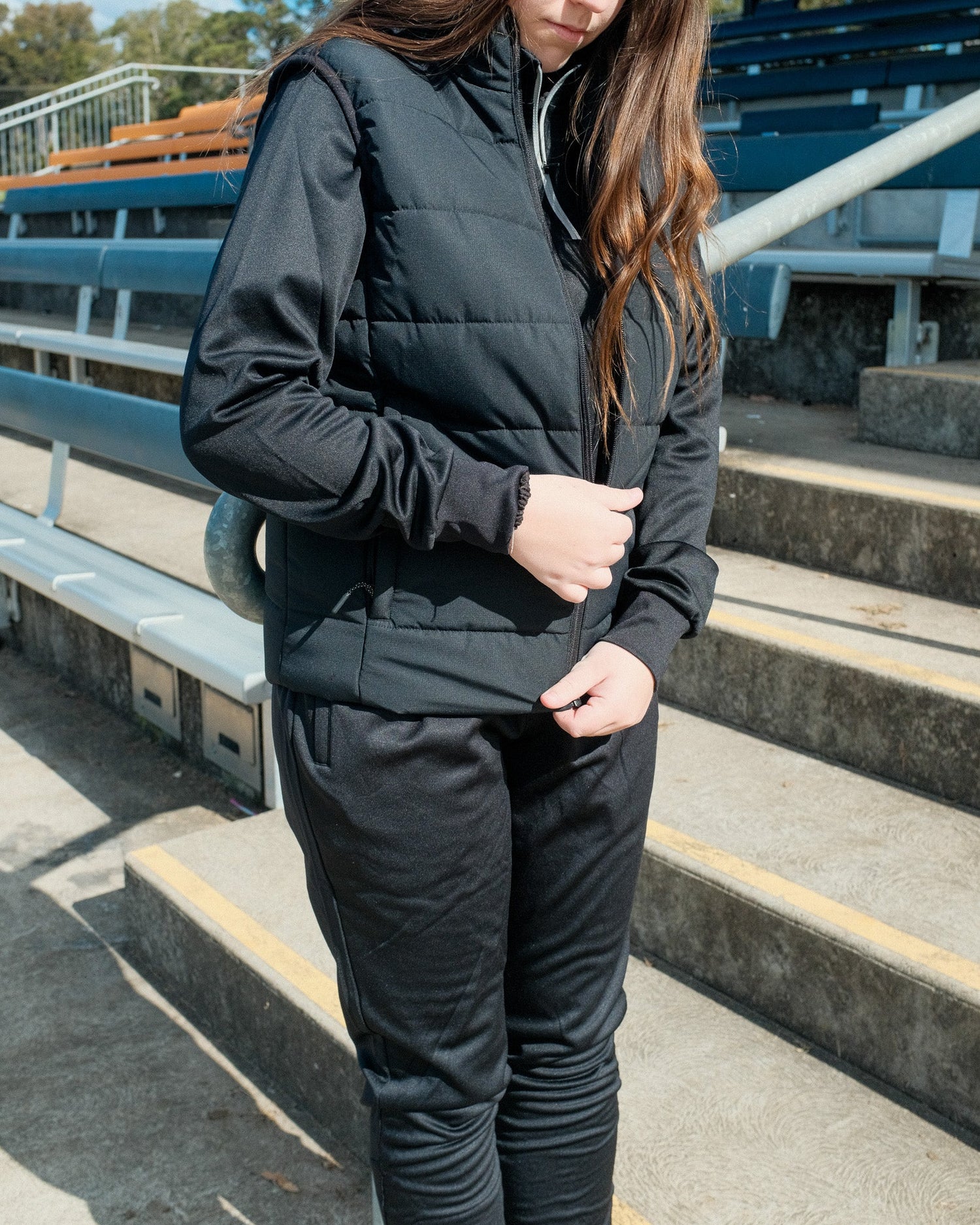 BLACK PUFFER VEST - Everything Football